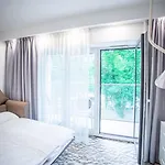 West Baltic Wellness & 아파트호텔 4*