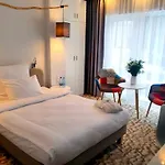 West Baltic Wellness & 아파트호텔 4*
